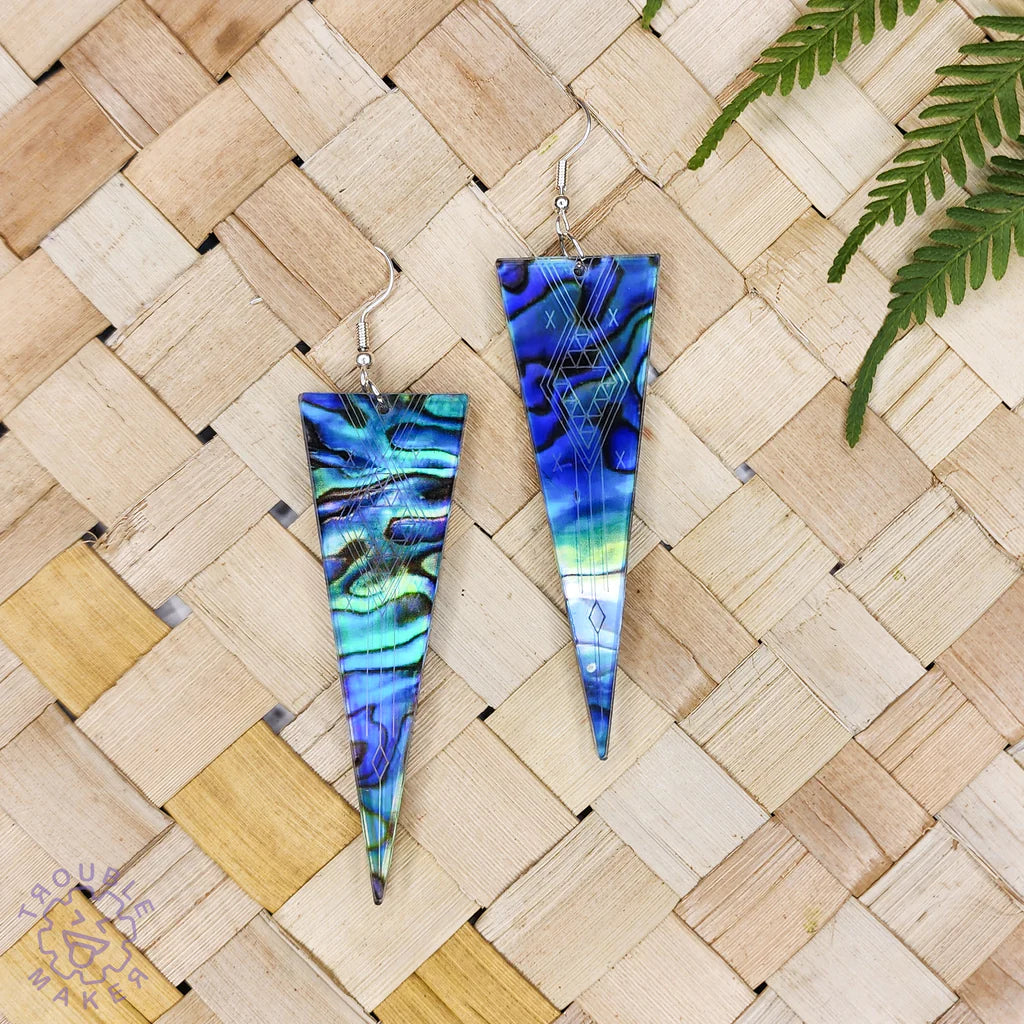 Trouble Maker Fang Niho Tapahi Paua